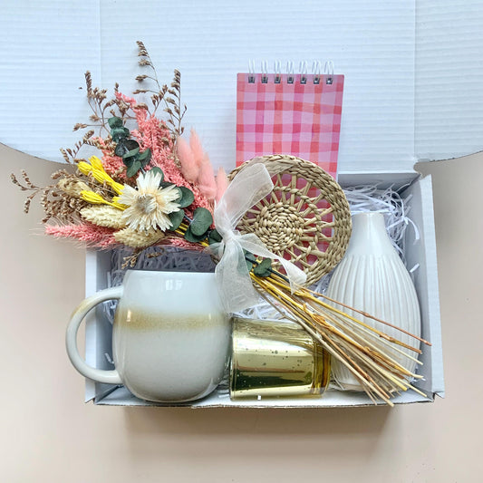 Birthday Cozy Gift Box, Hug In A Box with Dried Flowers Bouquet, Gift For Mum, Best Friend, New Job Congratulations, Relaxation Box